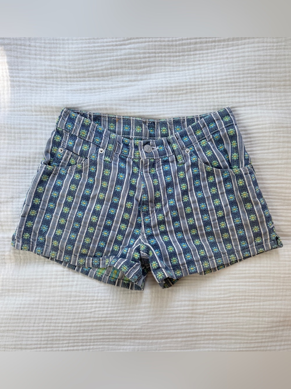 Vintage 1998 USA Levi’s Daisy Floral Stripe Denim Shorts Size 7 JR Cottage - Picture 3 of 7